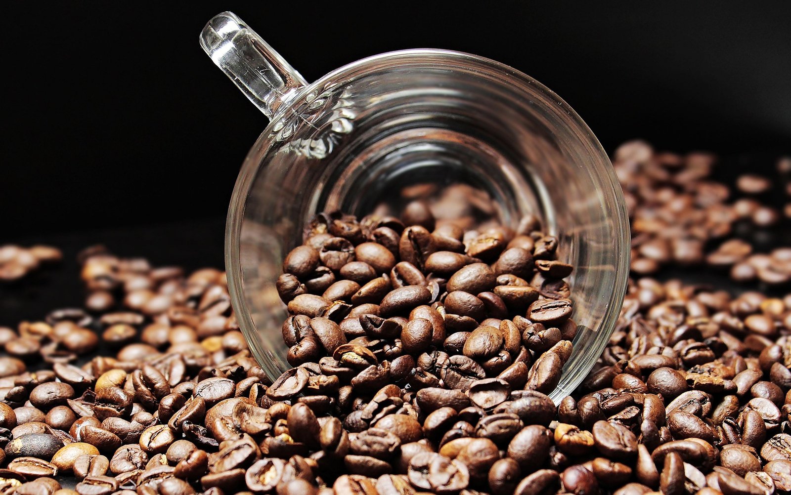A minimalist coffee-themed high-resolution wallpaper, 22 of 63.